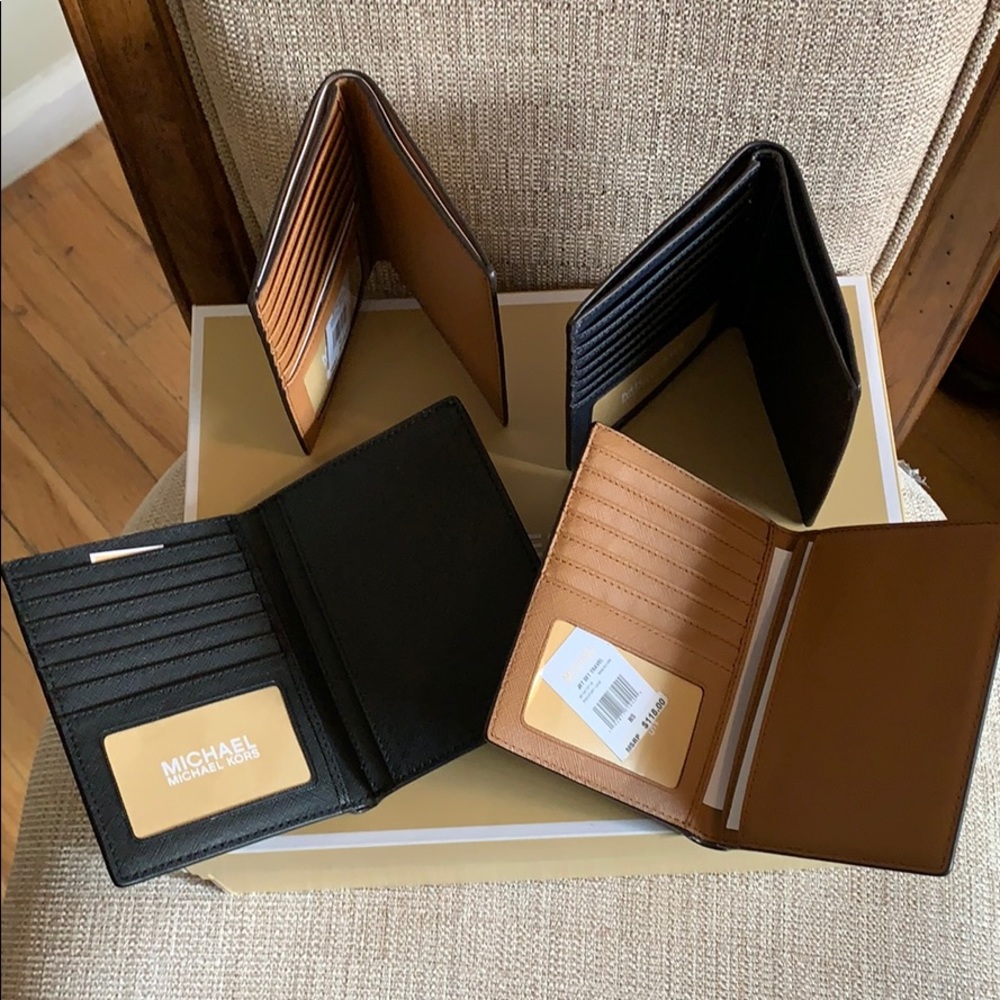 Sale ๐ Michael Kors Passport Holder Wallet case - Picture 7 of 12